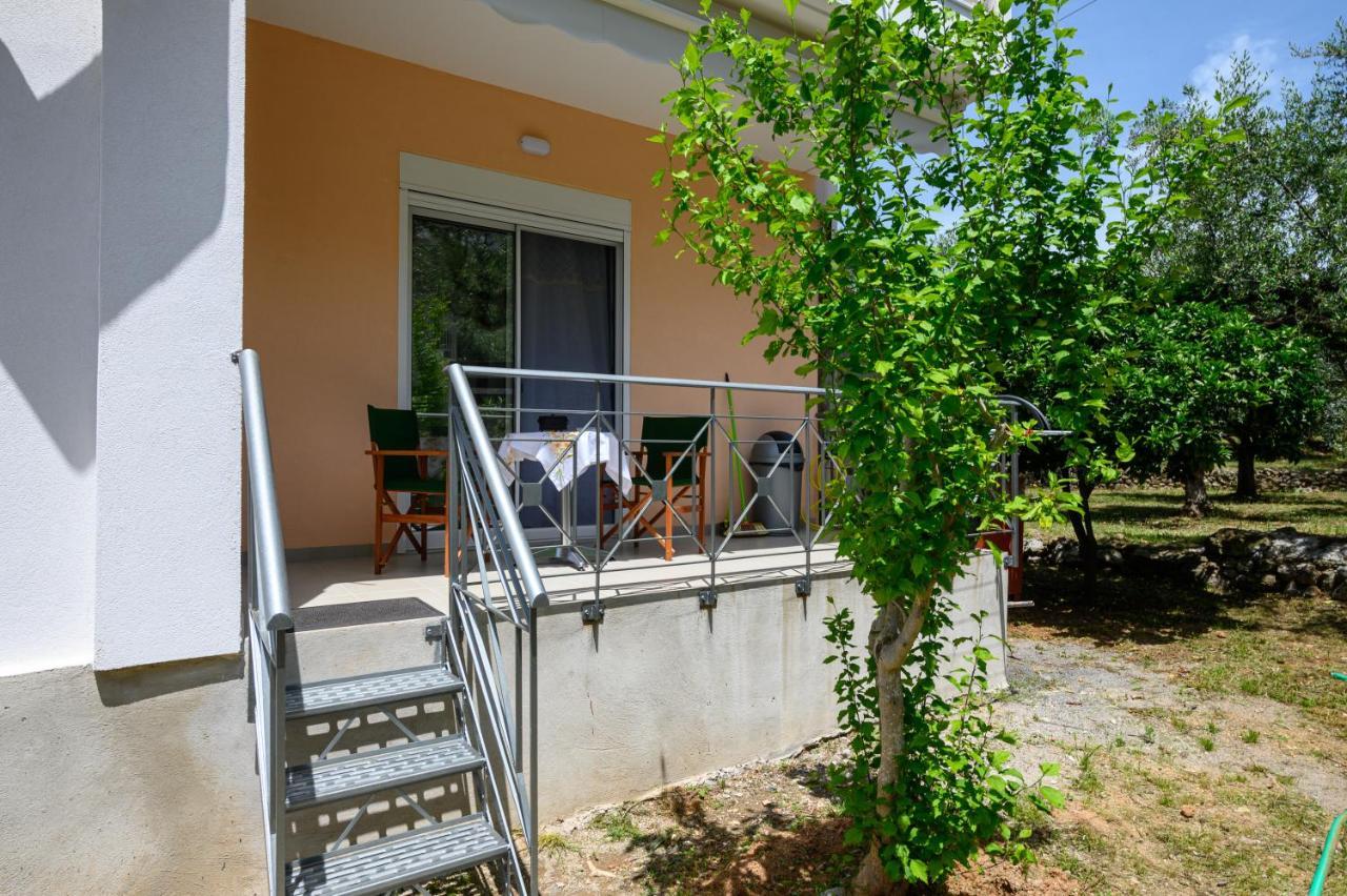 Chic Apartment In Nature, 5-Min Walk To The Beach Kalamata Exteriér fotografie