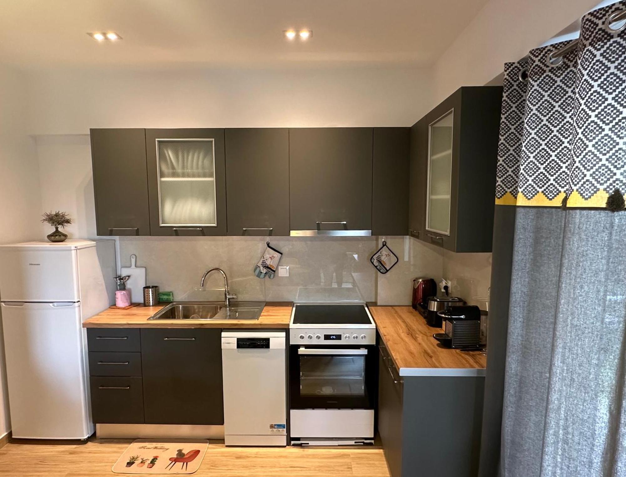 Chic Apartment In Nature, 5-Min Walk To The Beach Kalamata Exteriér fotografie