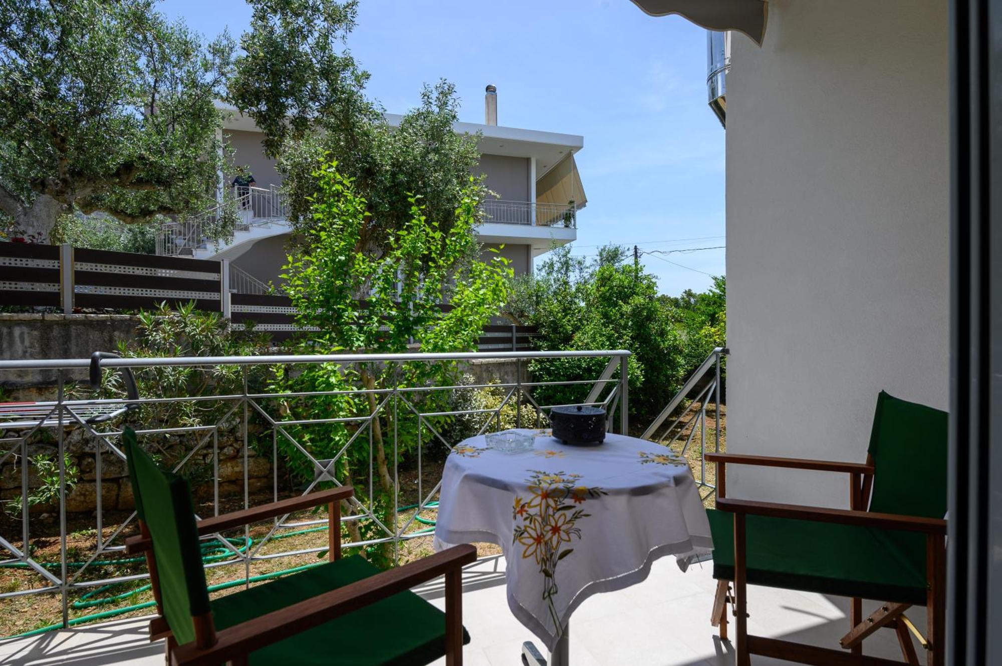 Chic Apartment In Nature, 5-Min Walk To The Beach Kalamata Exteriér fotografie